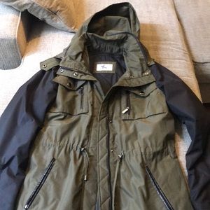 Laundry rain parka with removable insert